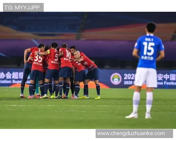 重庆当代与广州恒大激战正酣谁将笑到最后争夺联赛荣耀